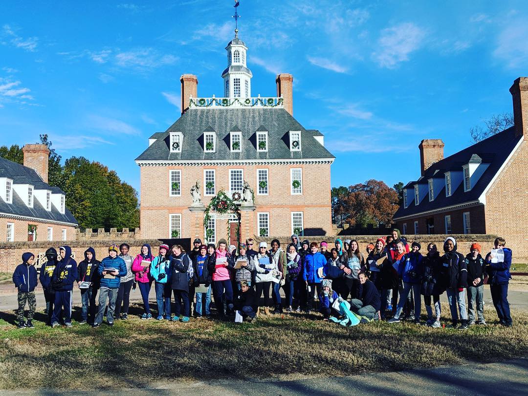 7th grade students are on their field trip in Williamsburg today